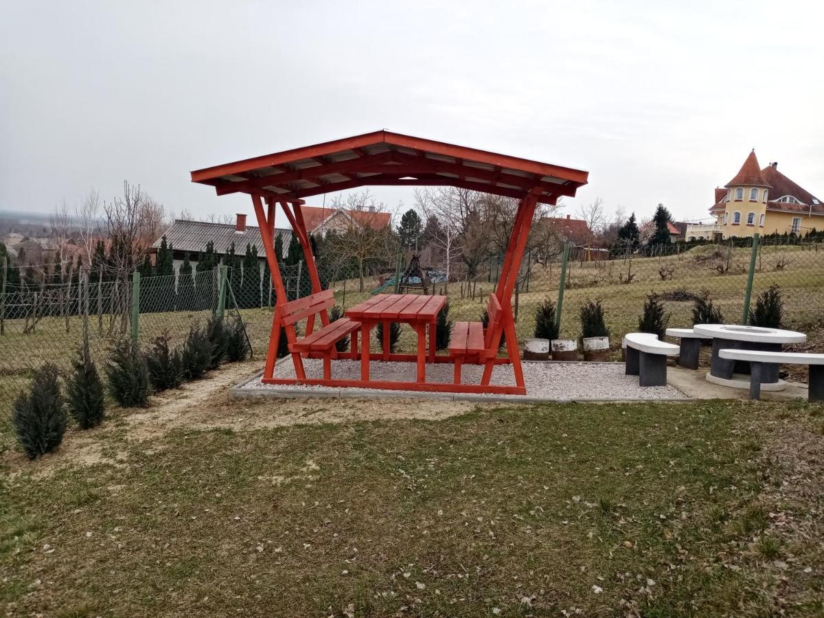 Karesz nyaralóház Zalakaros Exterior foto